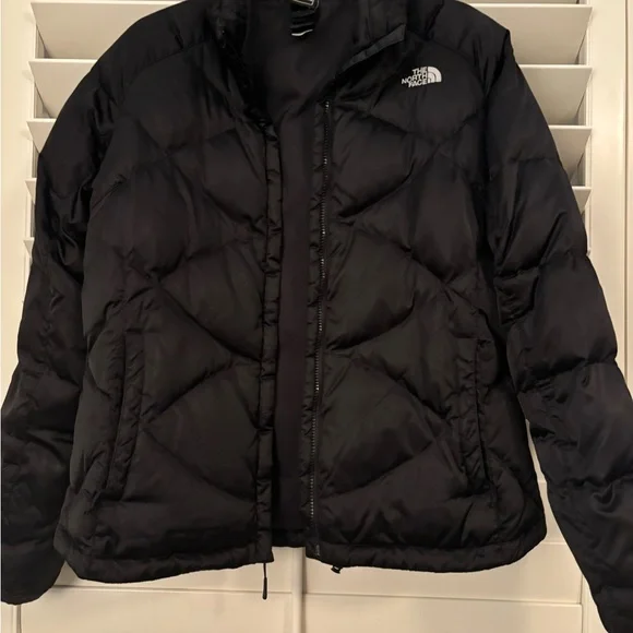 The North Face Black Puffer Jacket Quilted Winter Essential - Picture 2 of 6